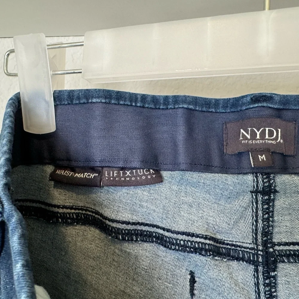 NYDJ stretchy Waist Match size M jeans - Picture 4 of 6